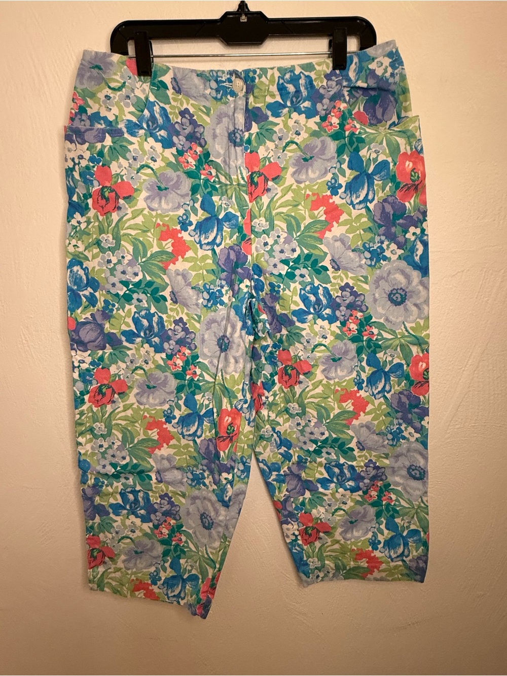 Liz Claiborne Crazy Horse - Floral Print Cotton Capris - Blue, Green & Coral